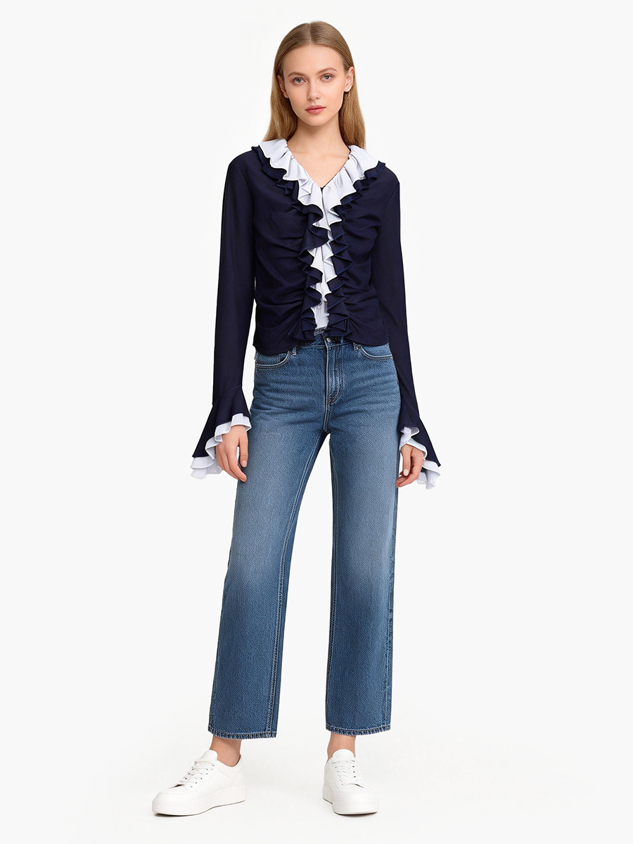 Lady's frilled collared long-sleeved shirt