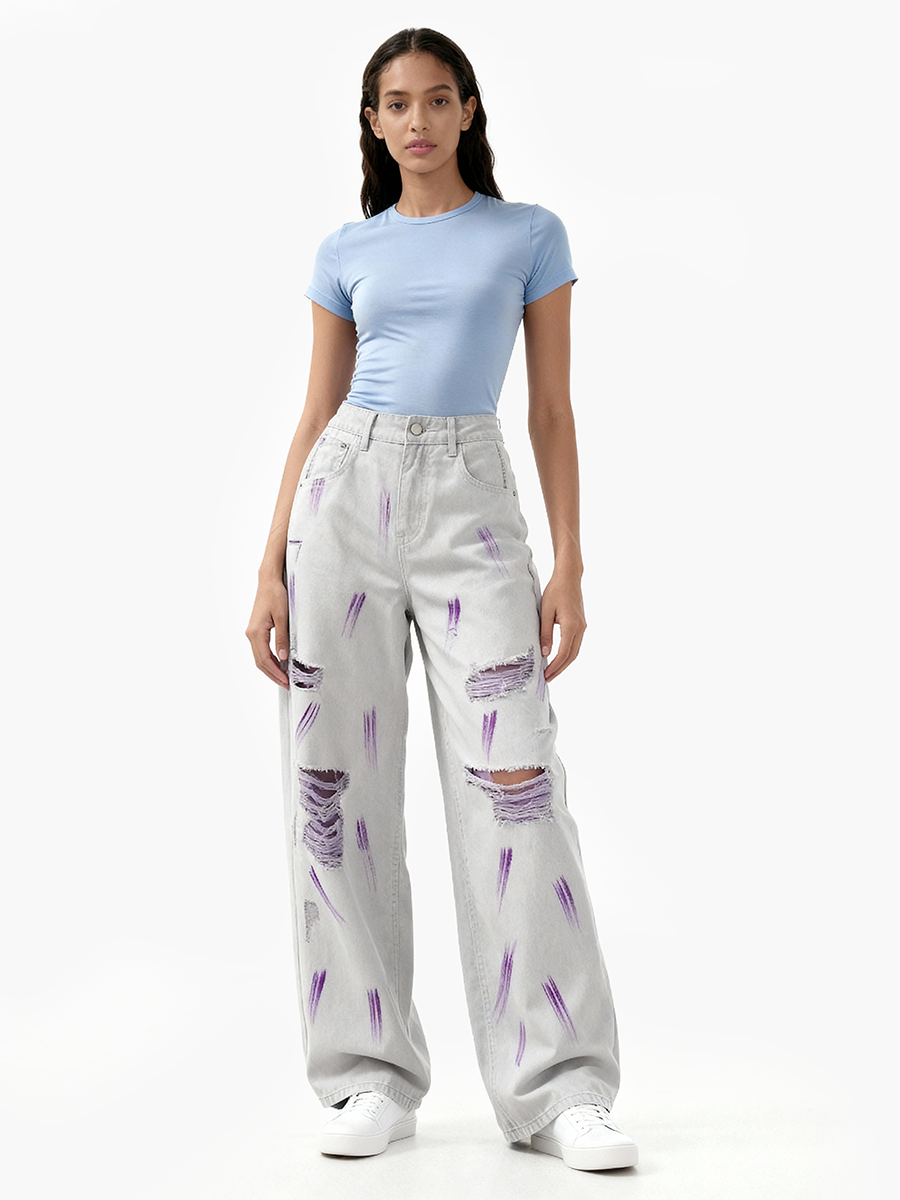 Lady's loose-hole-cut jeans